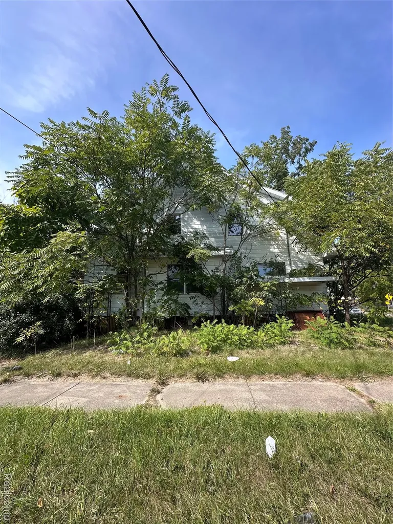 1708 Fenton Road Flint City MI 48507