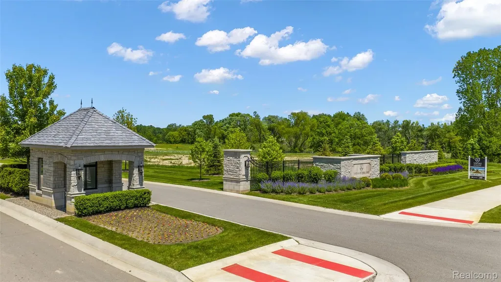 1792 Vista Drive Oakland Charter Township MI 48363
