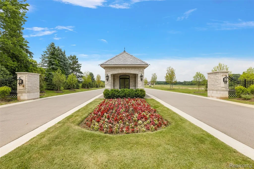 1792 Vista Drive Oakland Charter Township MI 48363