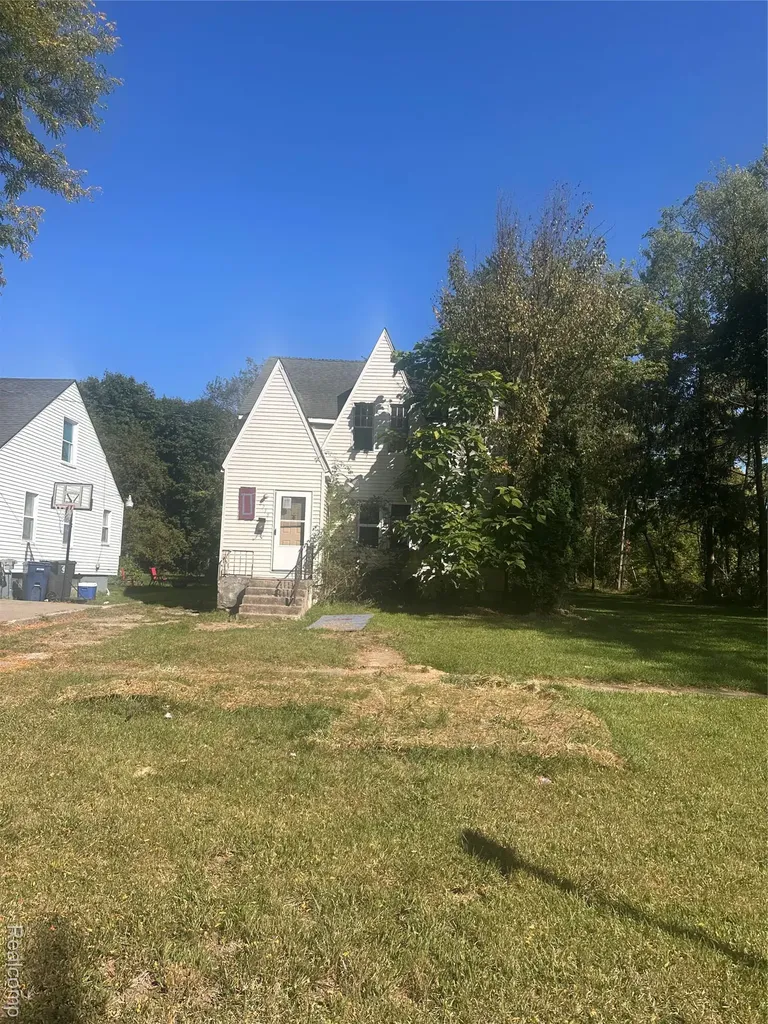 2718 N Chevrolet Avenue Flint City MI 48504