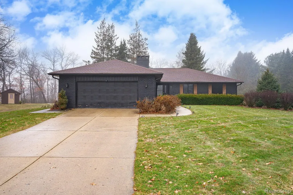 6803 Napoleon Road Leoni Township MI 49201