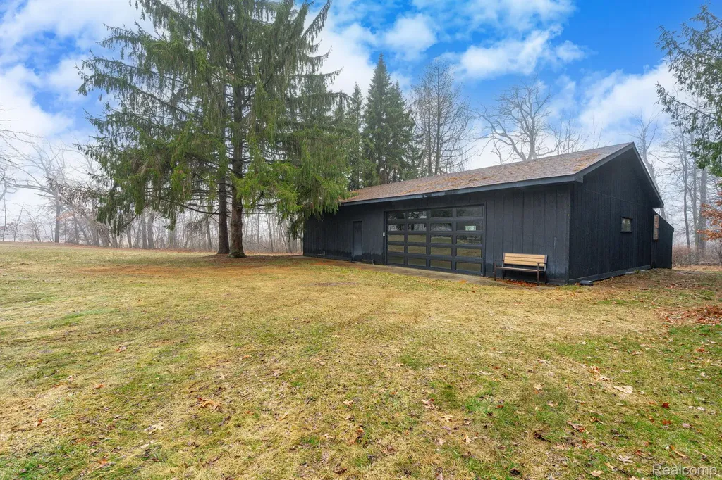 6803 Napoleon Road Leoni Township MI 49201