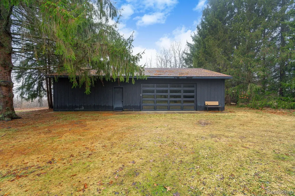 6803 Napoleon Road Leoni Township MI 49201