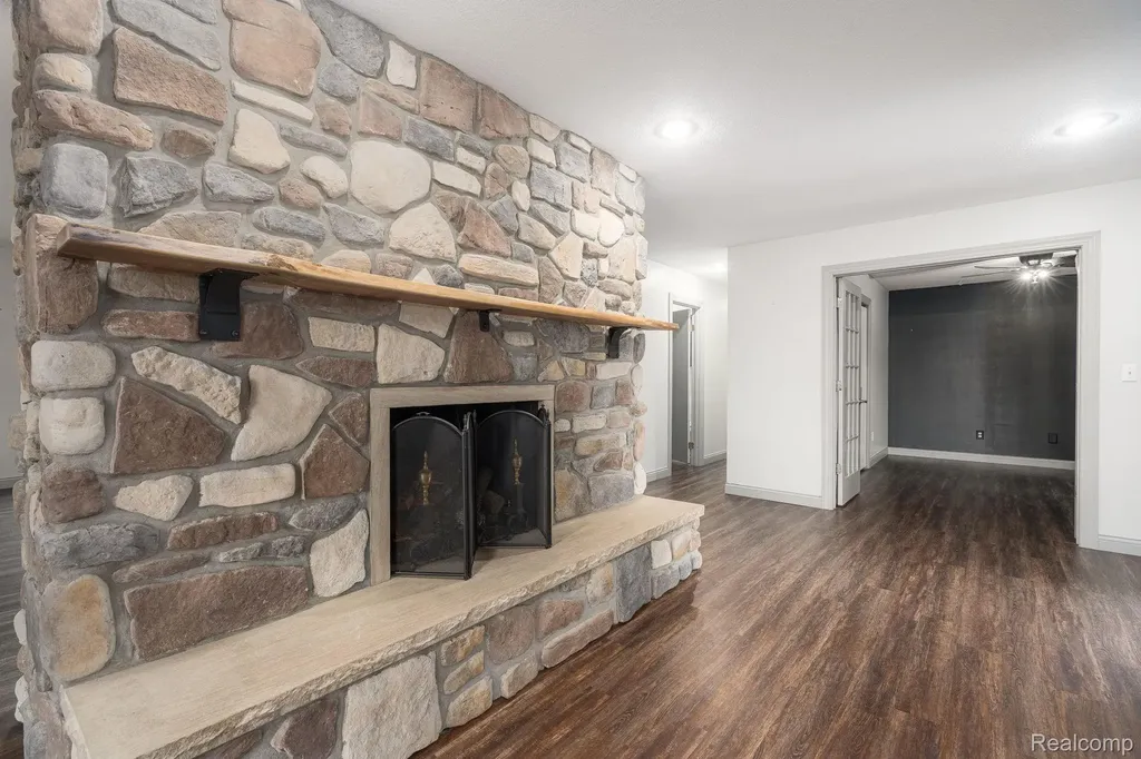6803 Napoleon Road Leoni Township MI 49201