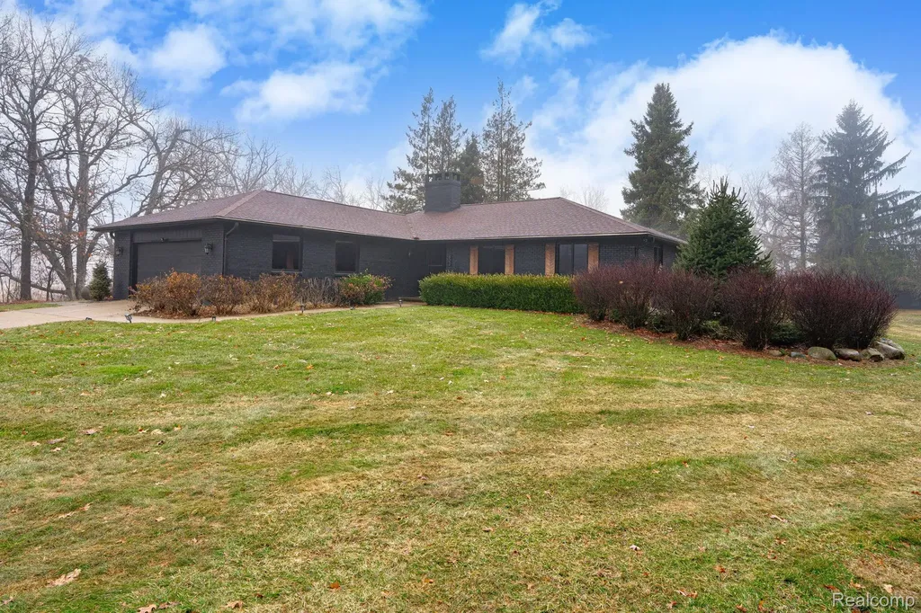 6803 Napoleon Road Leoni Township MI 49201