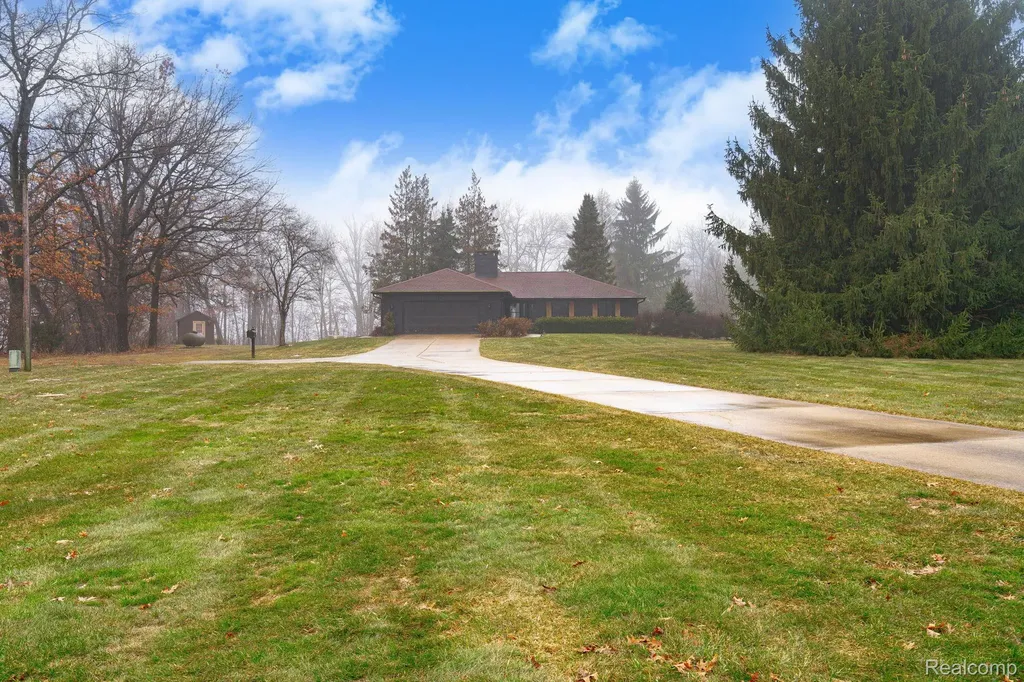 6803 Napoleon Road Leoni Township MI 49201