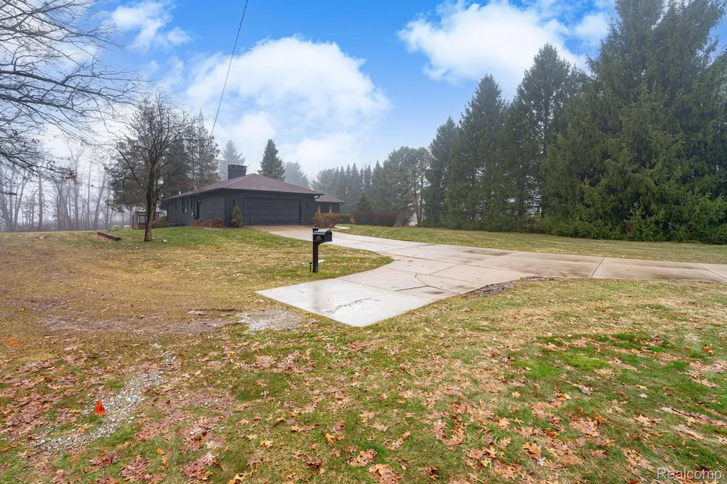 6803 Napoleon Road Leoni Township MI 49201