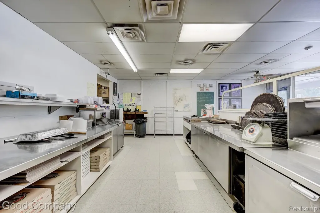 36643 Jefferson Avenue Harrison Charter Township MI 48045