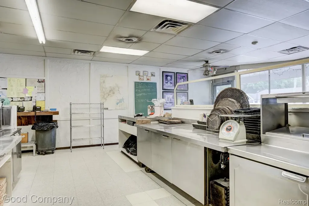 36643 Jefferson Avenue Harrison Charter Township MI 48045