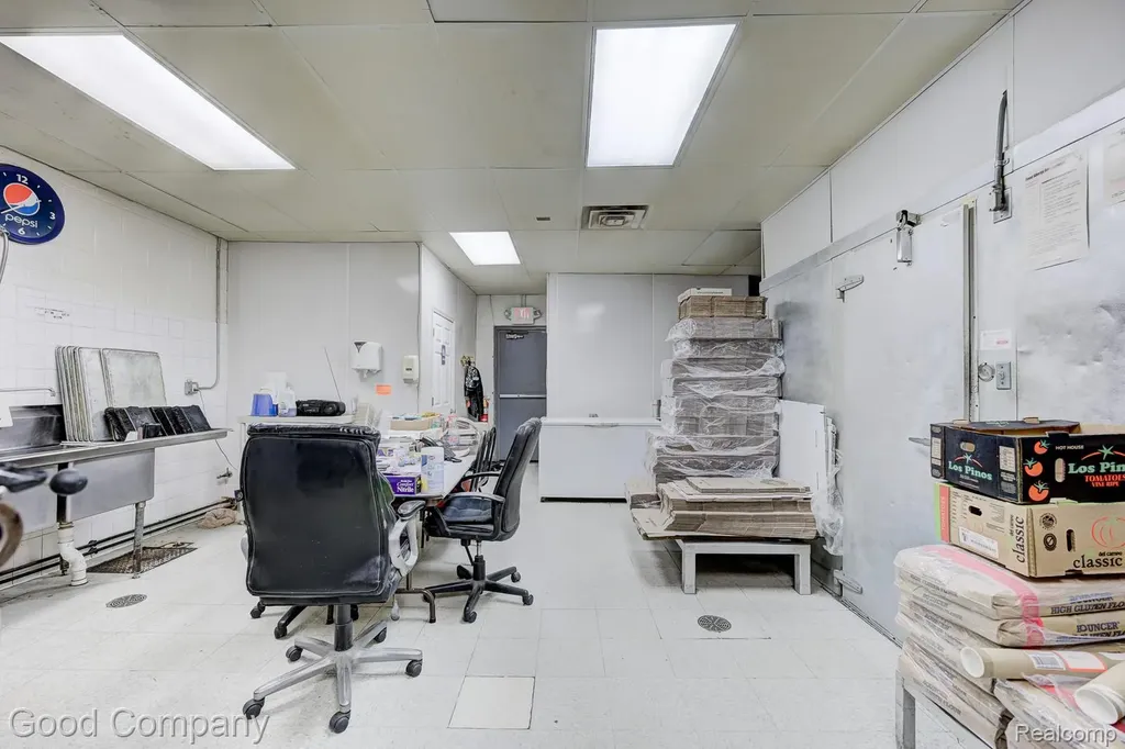 36643 Jefferson Avenue Harrison Charter Township MI 48045