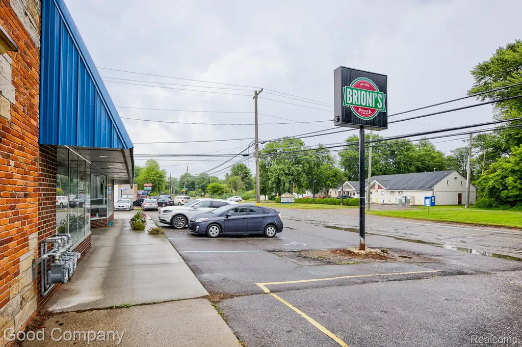36643 Jefferson Avenue Harrison Charter Township MI 48045