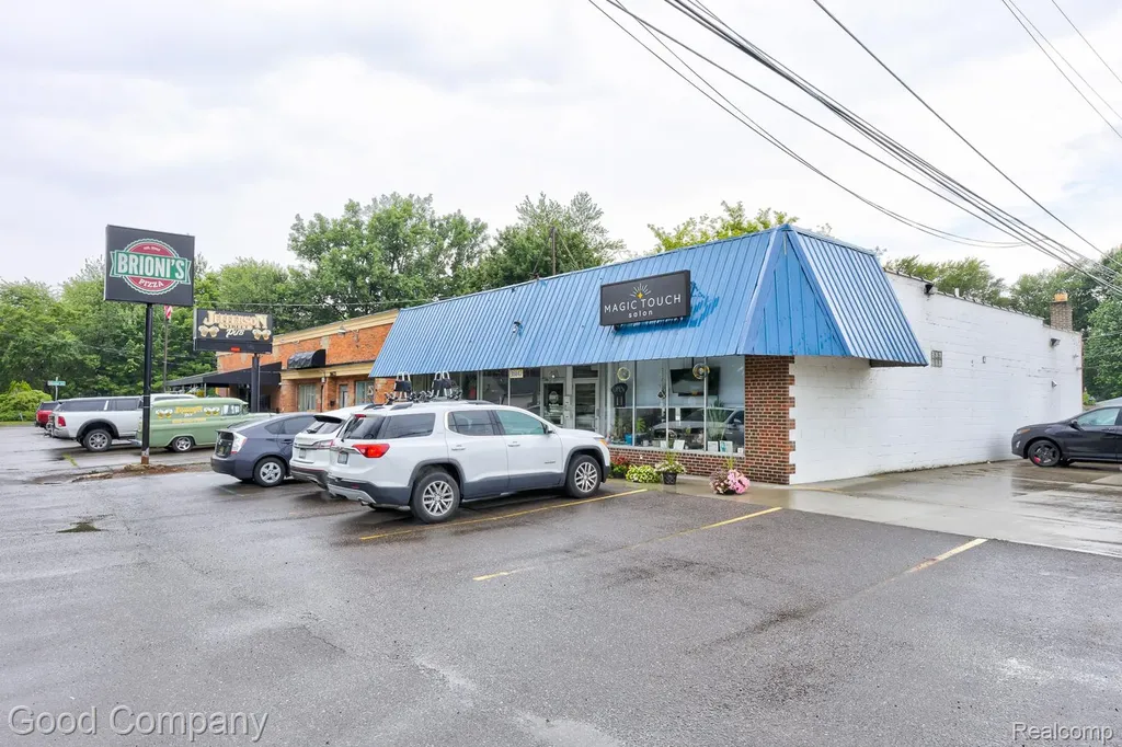 36643 Jefferson Avenue Harrison Charter Township MI 48045