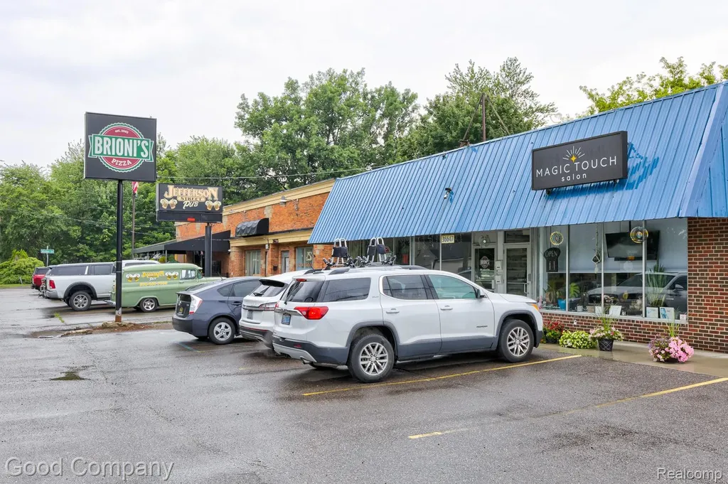36643 Jefferson Avenue Harrison Charter Township MI 48045