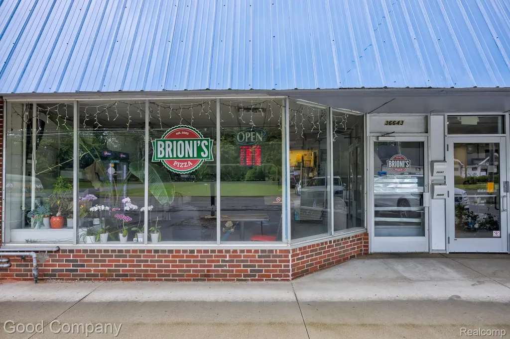 36643 Jefferson Avenue Harrison Charter Township MI 48045