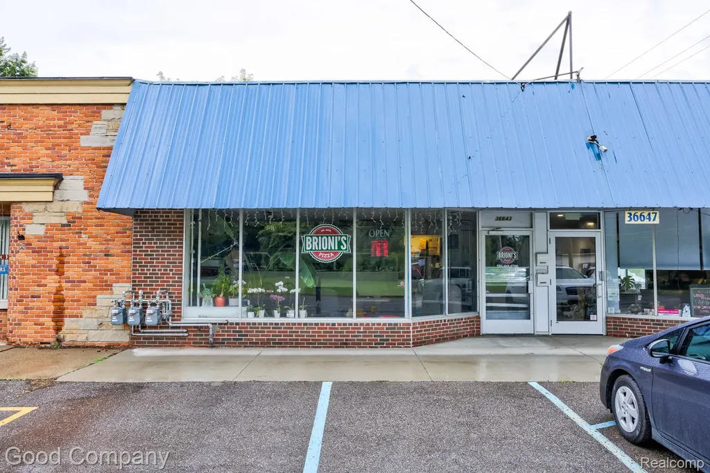 36643 Jefferson Avenue Harrison Charter Township MI 48045