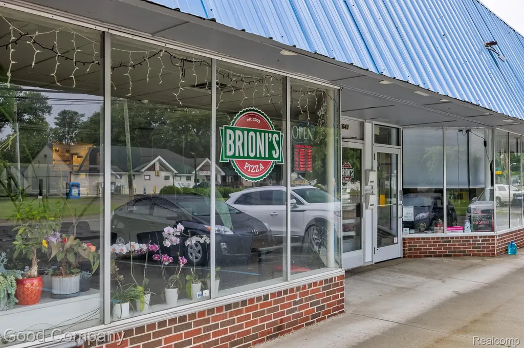 36643 Jefferson Avenue Harrison Charter Township MI 48045