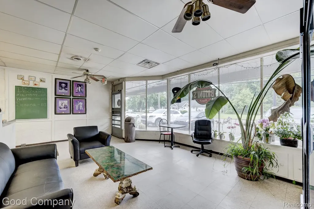 36643 Jefferson Avenue Harrison Charter Township MI 48045