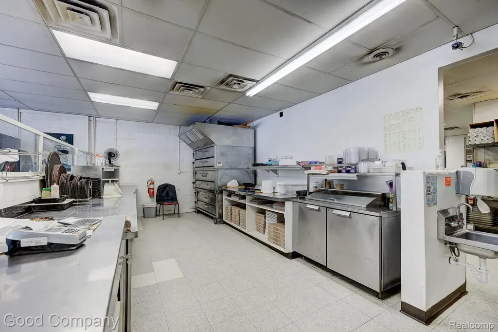 36643 Jefferson Avenue Harrison Charter Township MI 48045