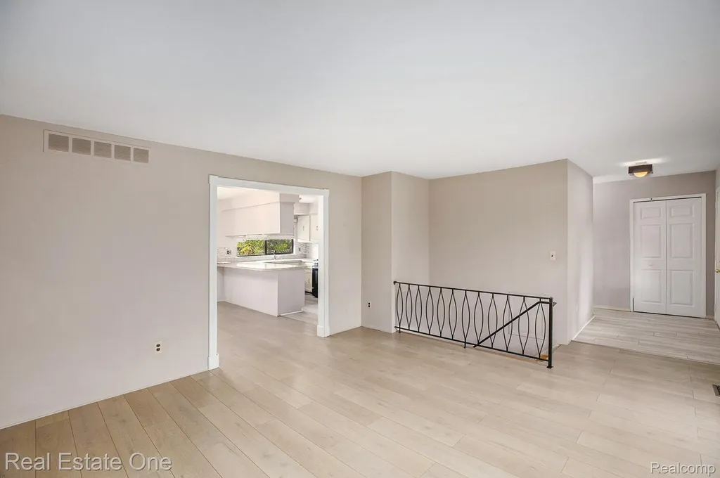 3373 Auburn Drive Troy City MI 48083