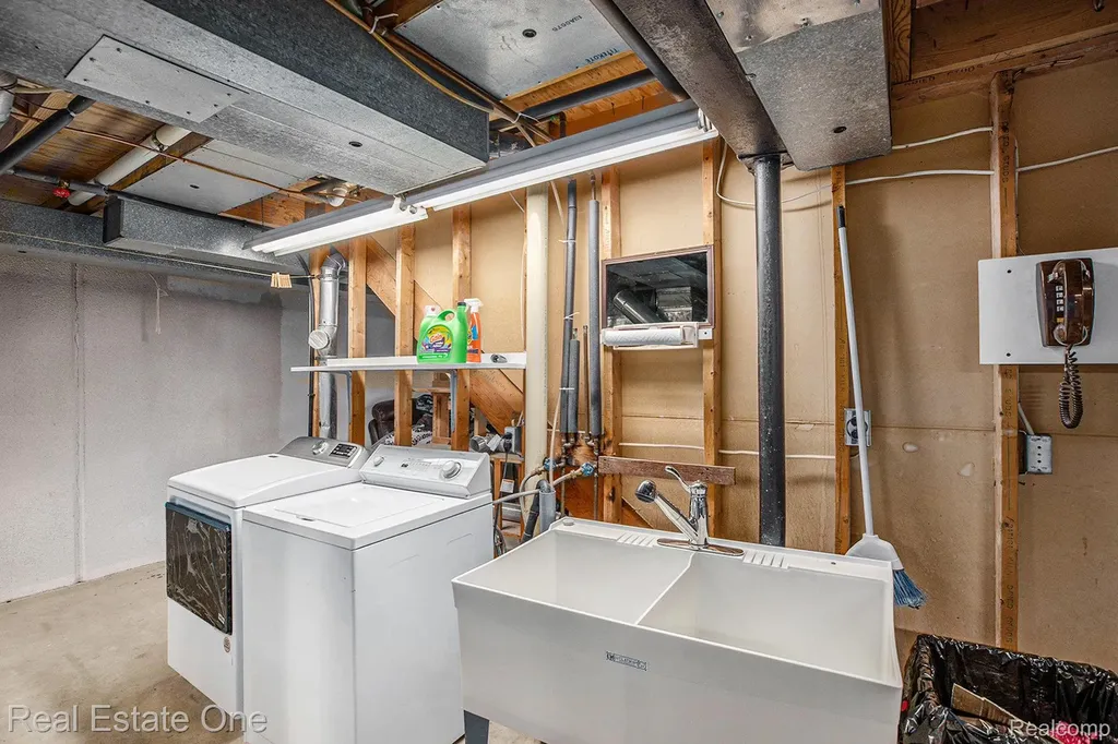 3373 Auburn Drive Troy City MI 48083