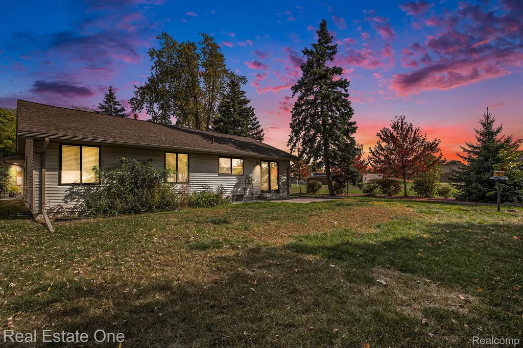 3373 Auburn Drive Troy City MI 48083