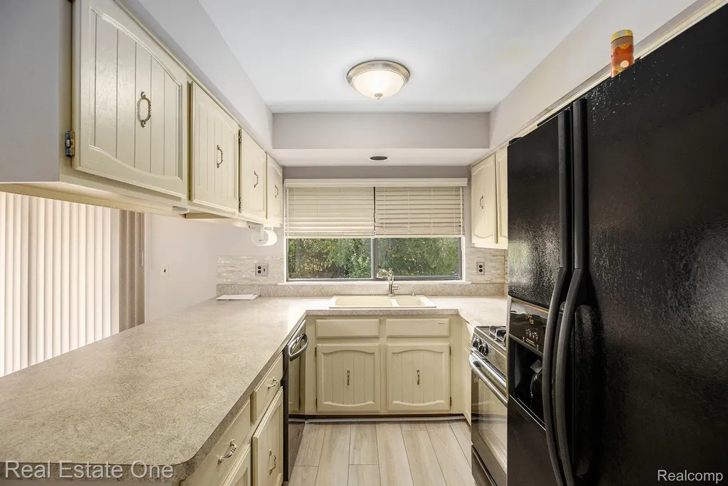 3373 Auburn Drive Troy City MI 48083