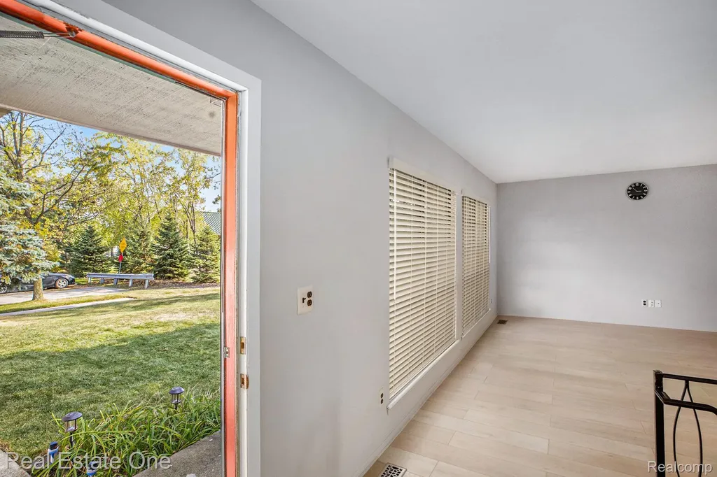 3373 Auburn Drive Troy City MI 48083