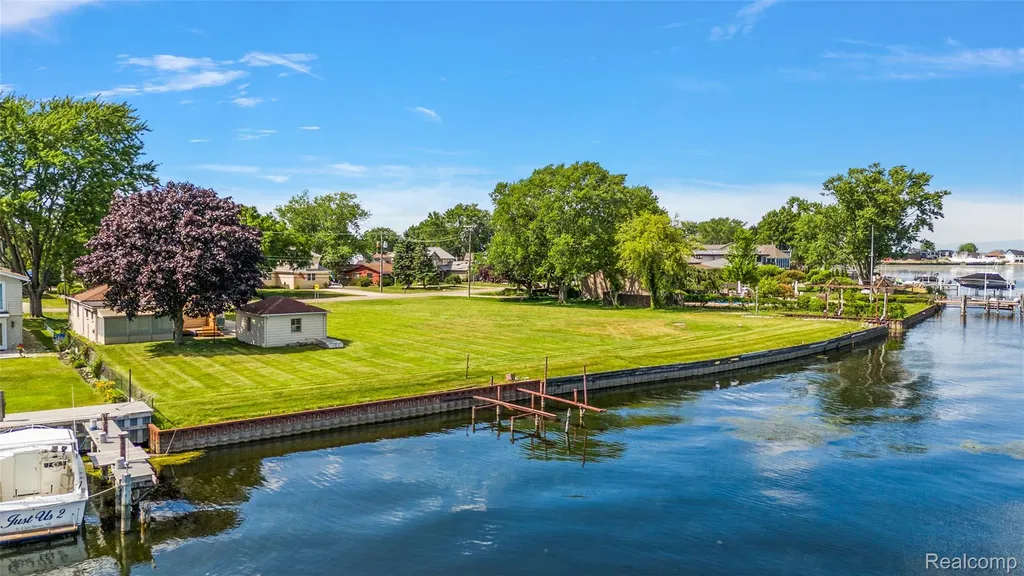 39196 Lakeshore Drive Harrison Charter Township MI 48045