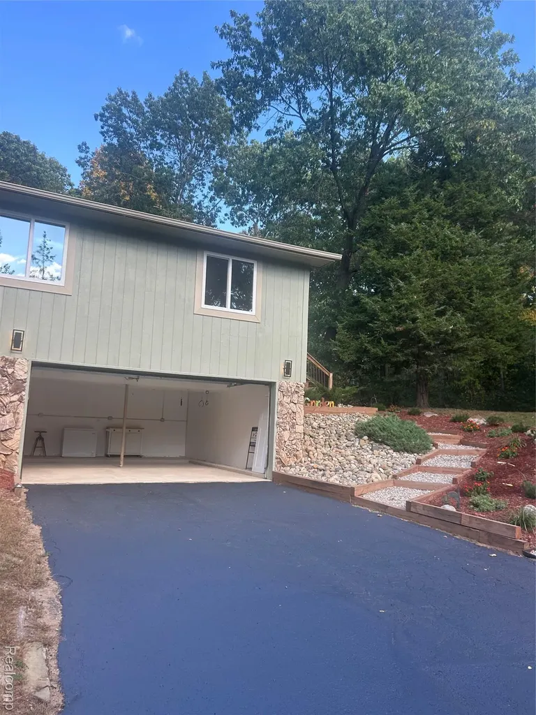 1820 Ridge Road White Lake Charter Township MI 48383