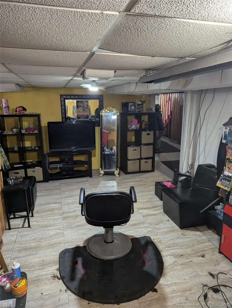 16193 Cruse Street Detroit City MI 48235