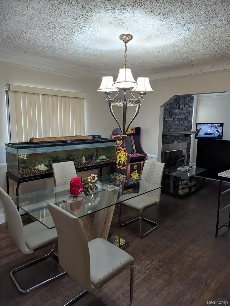 16193 Cruse Street Detroit City MI 48235