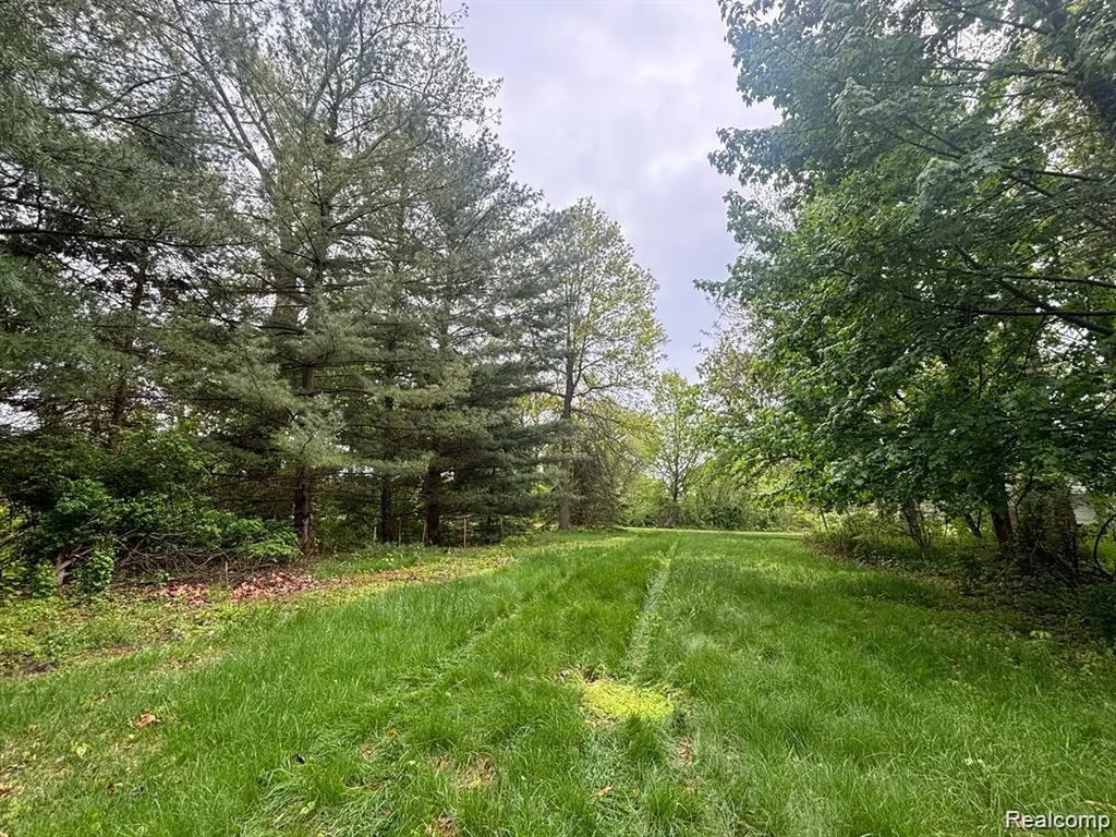 5961 Woodmire Shelby Charter Township MI 48316