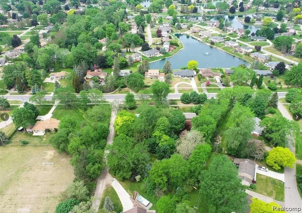5961 Woodmire Shelby Charter Township MI 48316