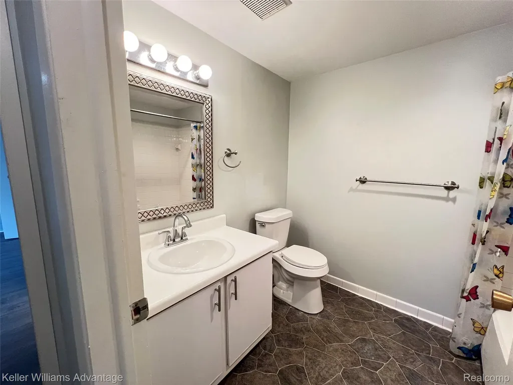 30056 W 12 Mile Road Farmington Hills City MI 48334