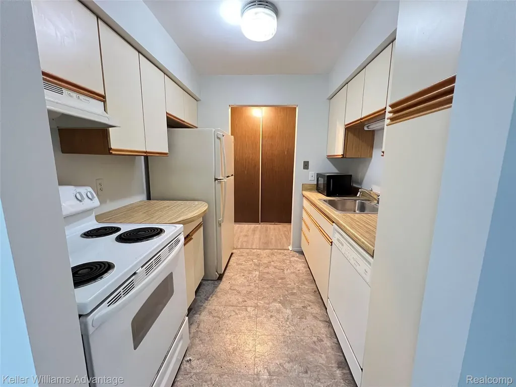 30056 W 12 Mile Road Farmington Hills City MI 48334