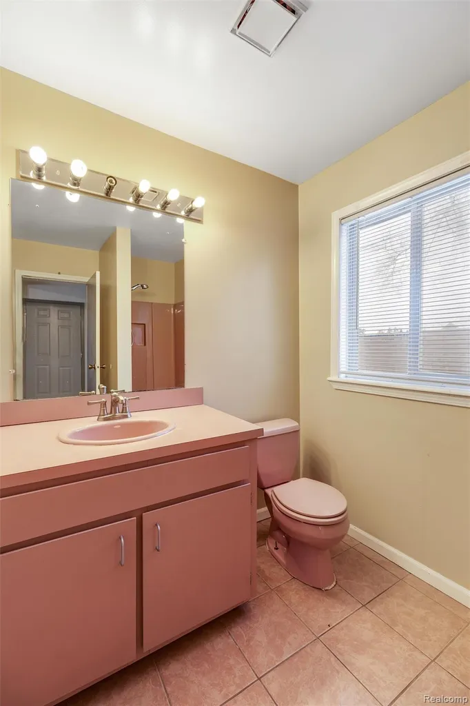 18240 Webster Avenue Southfield City MI 48076