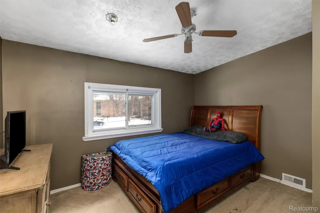 18240 Webster Avenue Southfield City MI 48076