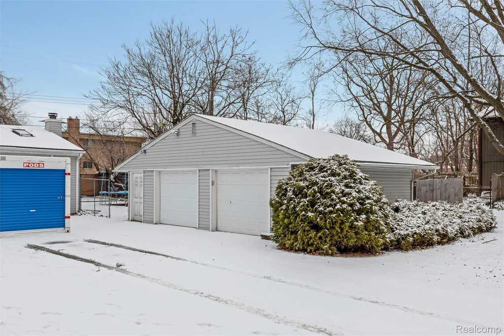 18240 Webster Avenue Southfield City MI 48076