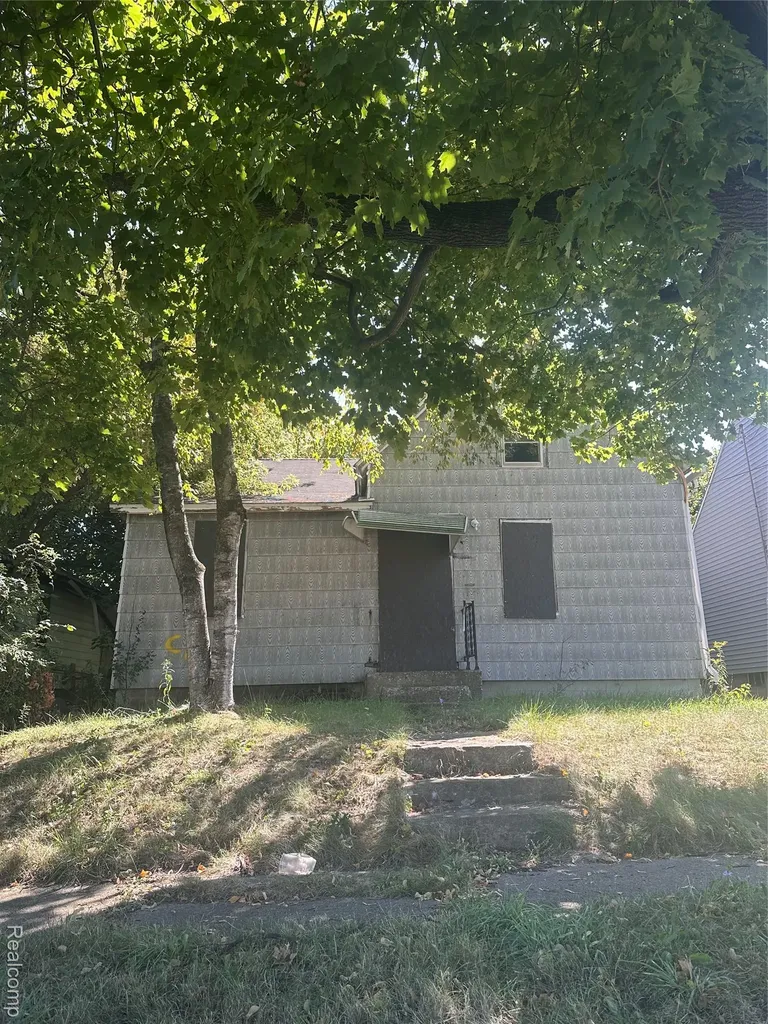 2433 Brown Street Flint City MI 48503