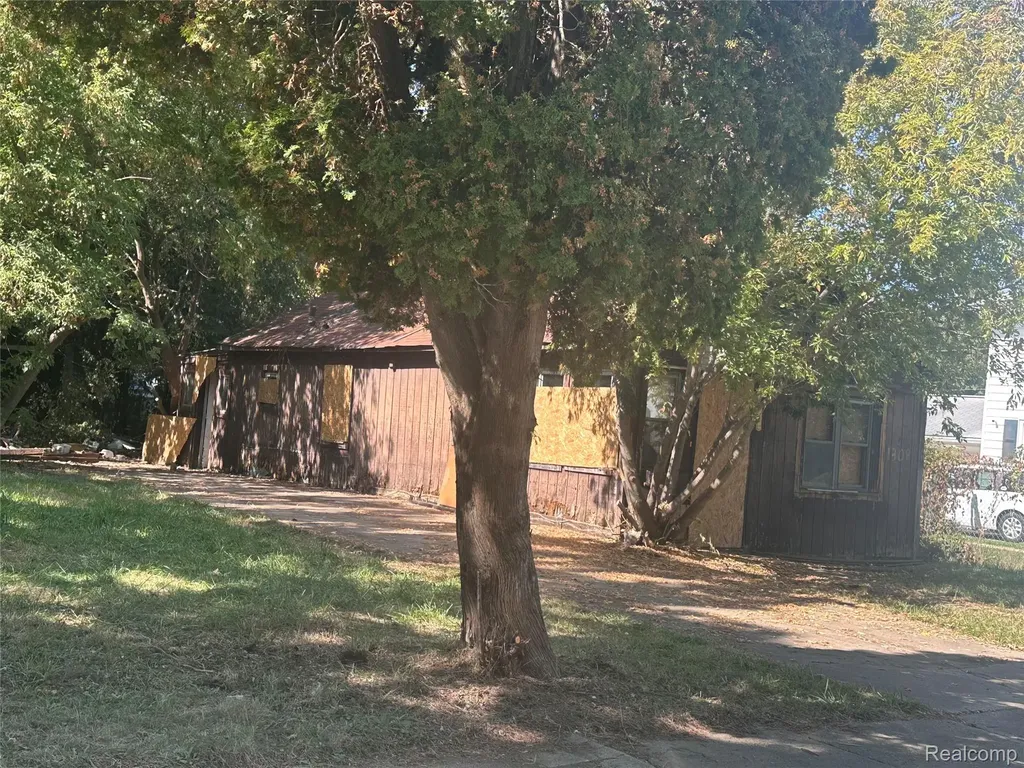 1308 Barney Avenue Flint City MI 48503