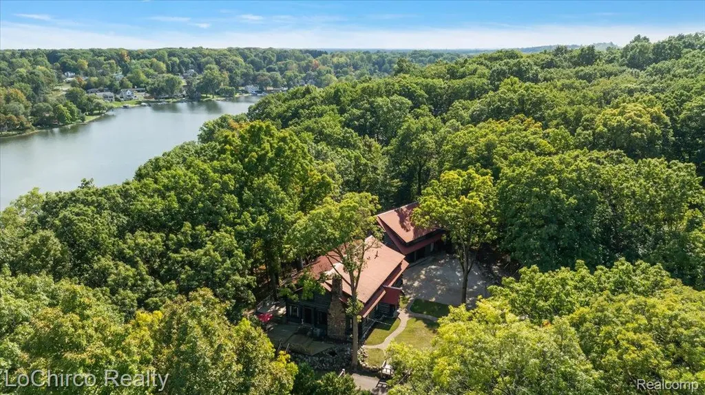 8646 Thendara Boulevard Independence Charter Township MI 48348