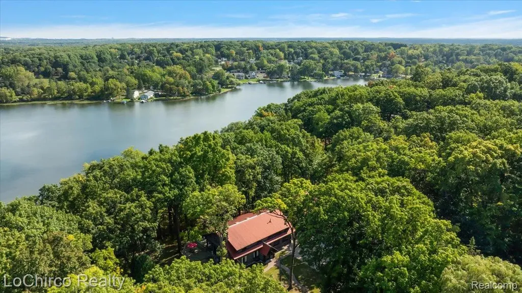 8646 Thendara Boulevard Independence Charter Township MI 48348