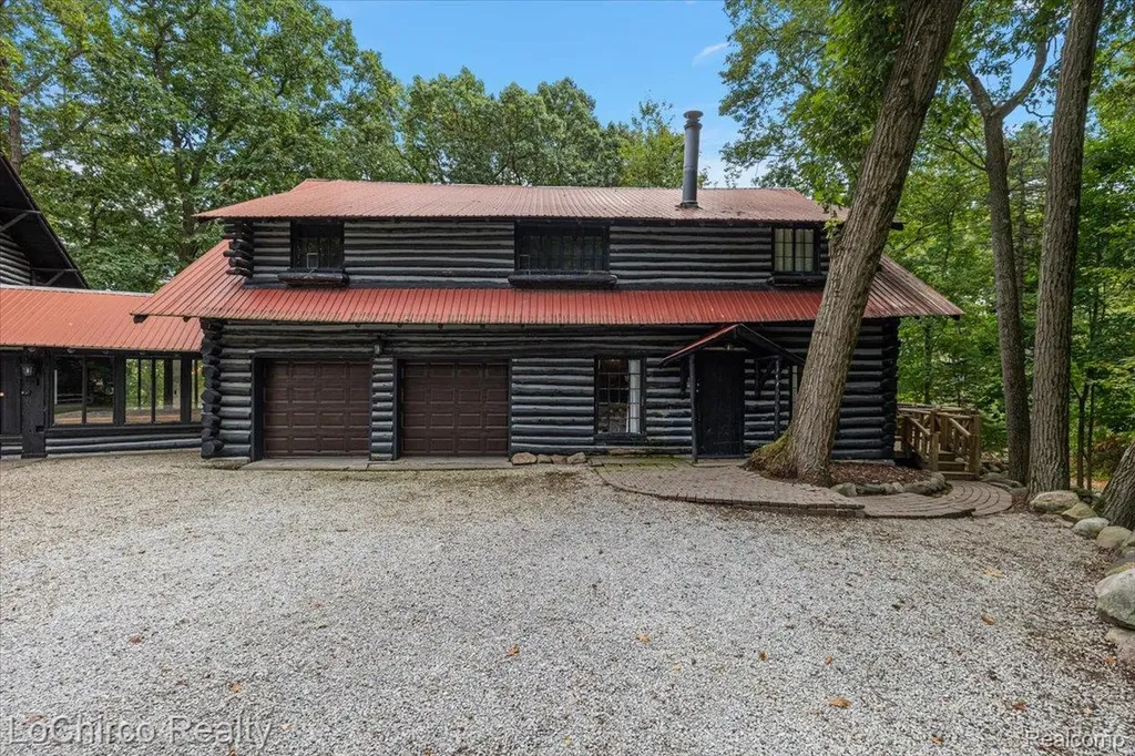 8646 Thendara Boulevard Independence Charter Township MI 48348