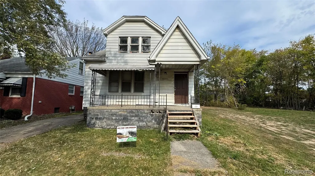 15039 Mapleridge Street Detroit City MI 48205