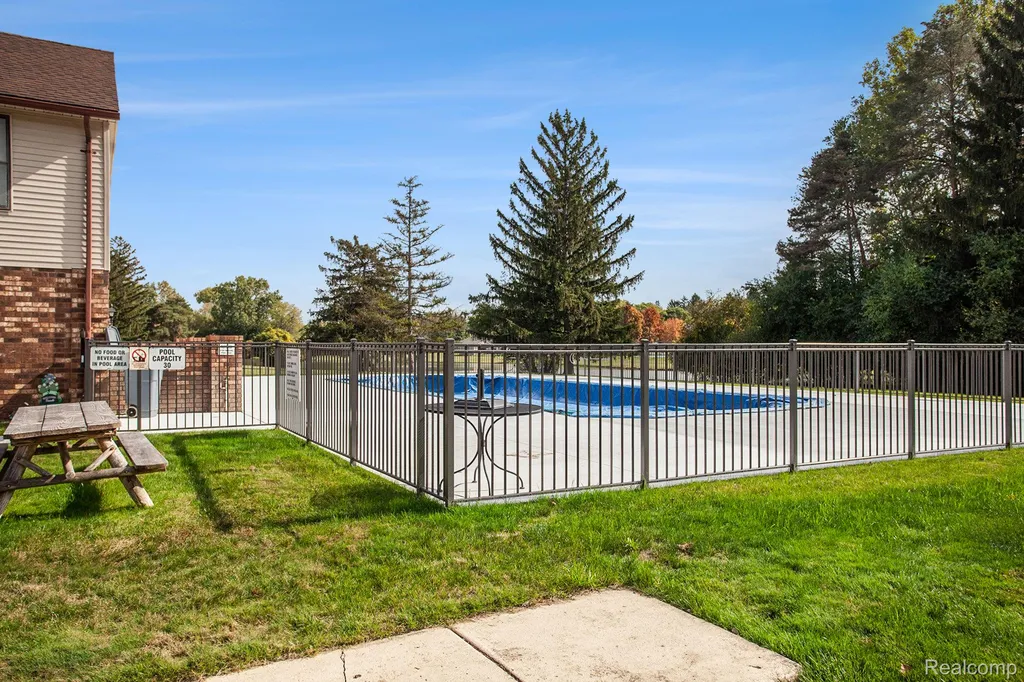4408 Knightsbridge Lane West Bloomfield Charter Township MI 48323