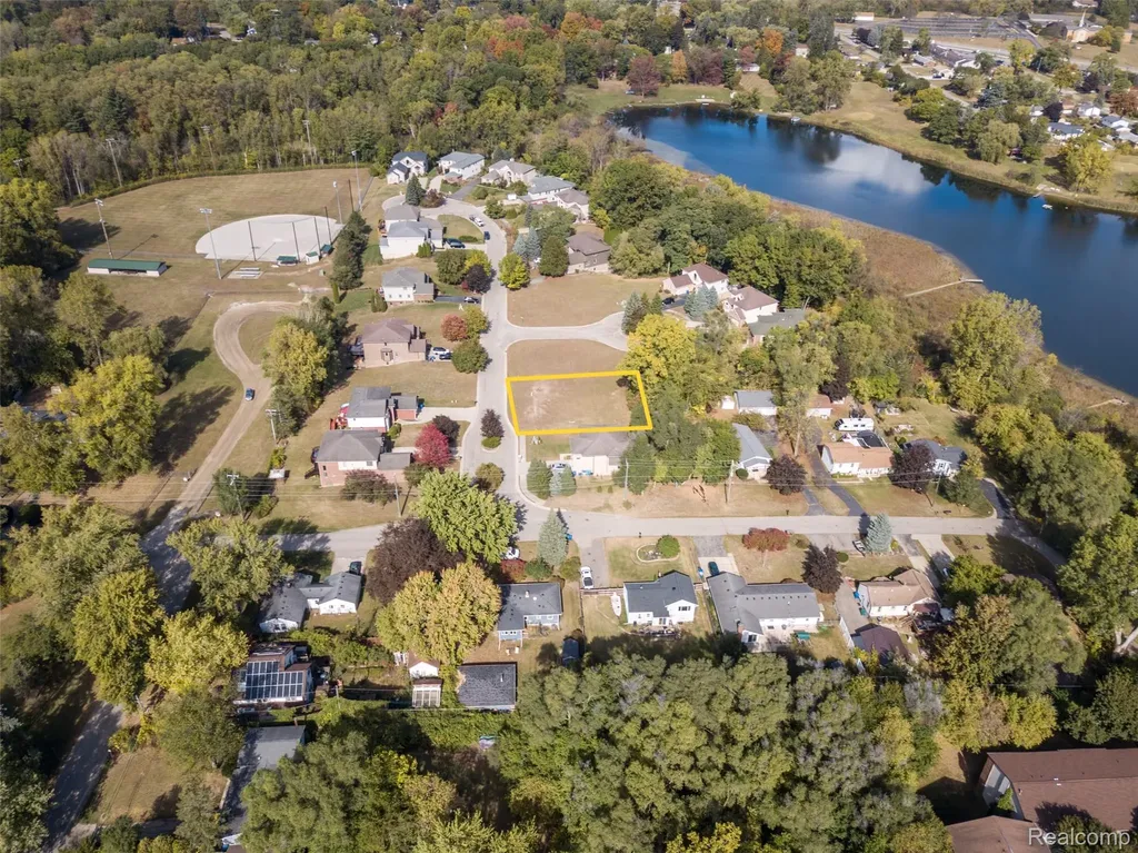 256 Madeleine Lane Waterford Charter Township MI 48328