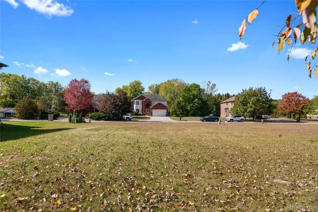 256 Madeleine Lane Waterford Charter Township MI 48328