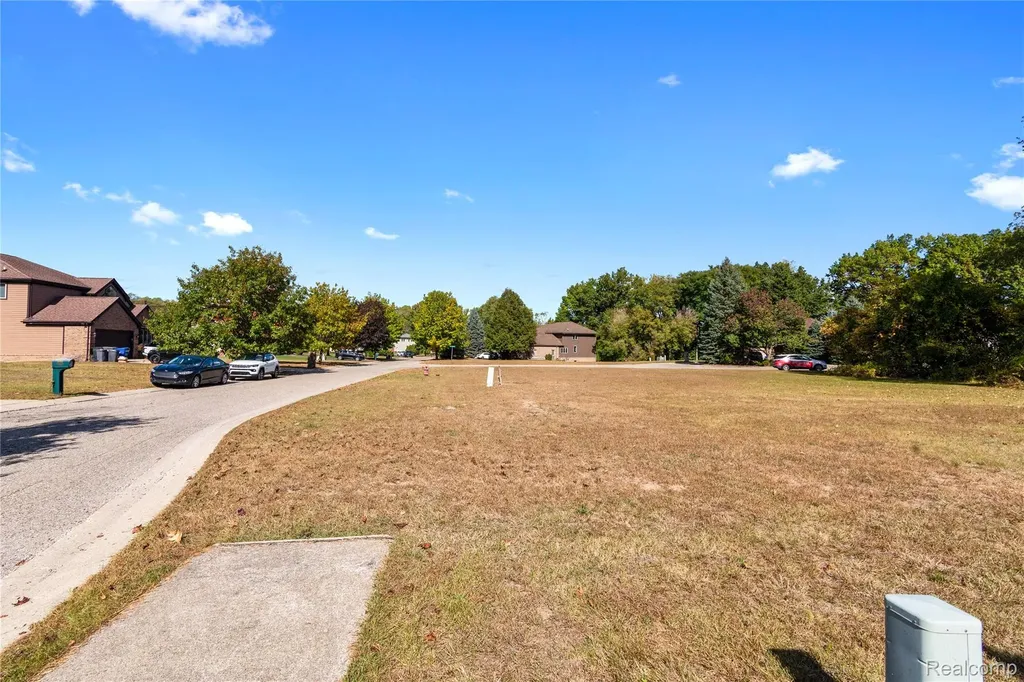 256 Madeleine Lane Waterford Charter Township MI 48328