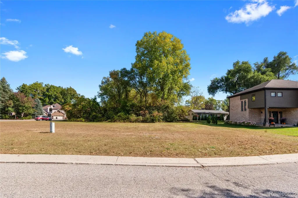 256 Madeleine Lane Waterford Charter Township MI 48328