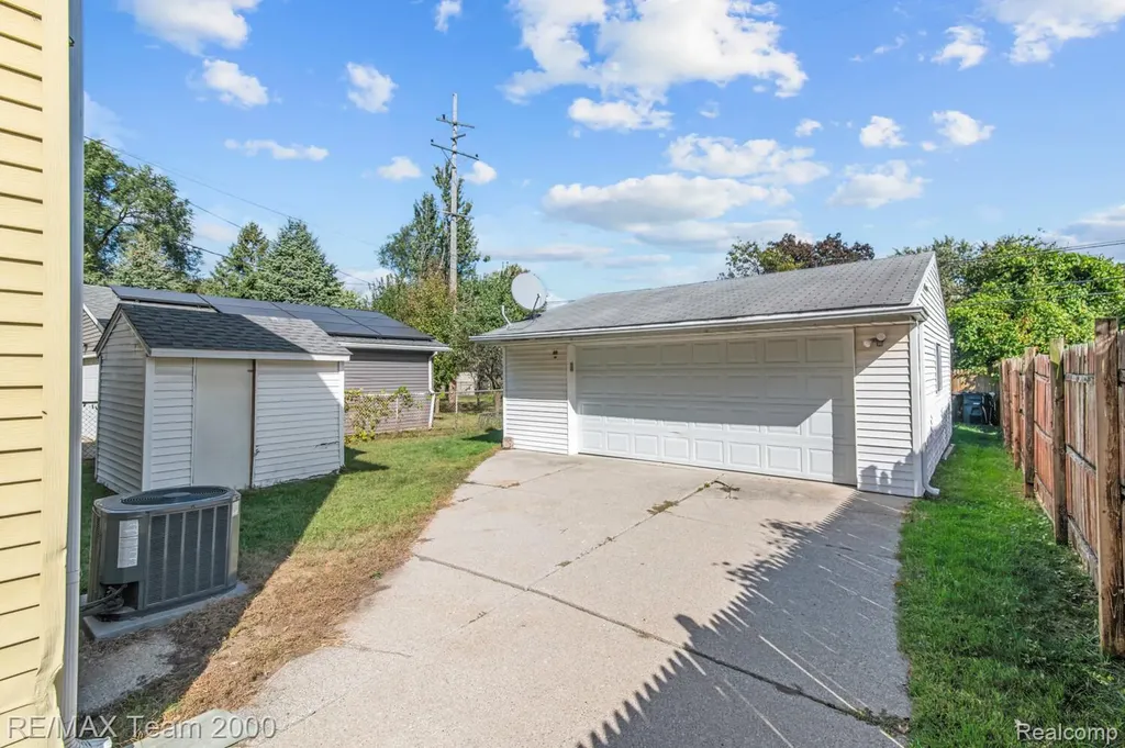 6363 Mcguire Street Taylor City MI 48180